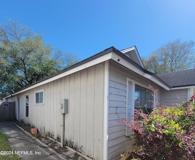 8812 Townsquare Ct, Jacksonville, FL 32216 - photo 3