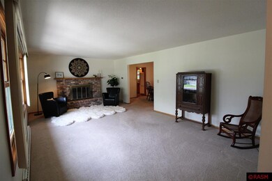 1512 Flandrau Ln, New Ulm, MN 56073 - photo 2