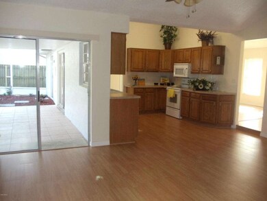 kitchen eat-in to familyroom