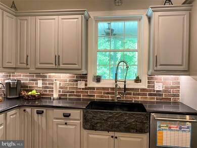 289 Chimney Cir, Middletown, VA 22645 - photo 6