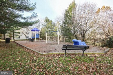 18324 Streamside Dr unit 302, Gaithersburg, MD 20879 - photo 6