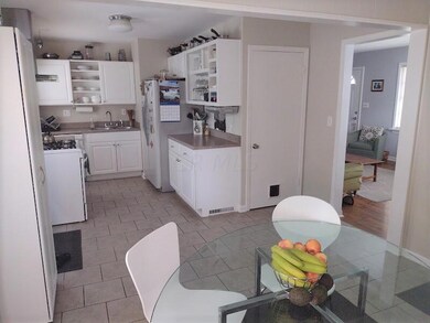 DINING/KITCHEN