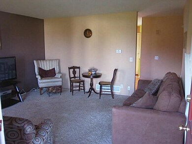 Living Room plenty of wall space for flexibility