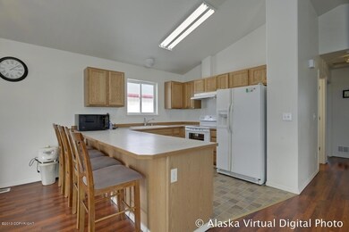 Kitchen-Big Breakfast Bar