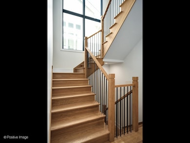 2214 W Oakdale Ave, Chicago, IL 60618 - photo 5