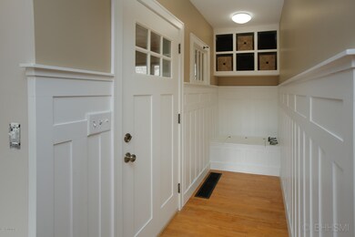 819 east st-105