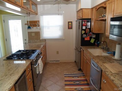 1728 W Whitehall St unit 1730, Allentown, PA 18104 - photo 4