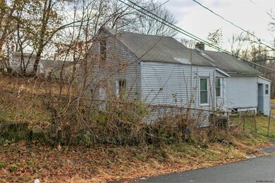 23 Erie St, Troy, NY 12180 - photo 3