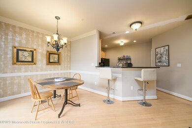 DINING, BREAKFAST BAR