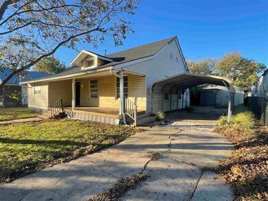 710 E Maple St, Cushing, OK 74023 - photo 3