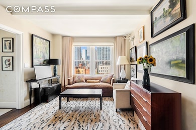 Prewar Sutton Place unit 13B, New York, NY 10022 - photo 2