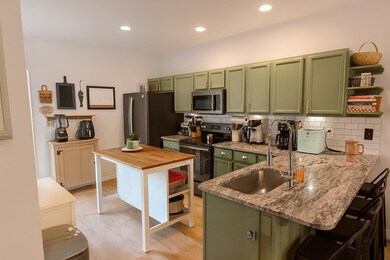 52 Trinity Cir unit A, Rochester, NH 03839 - photo 4