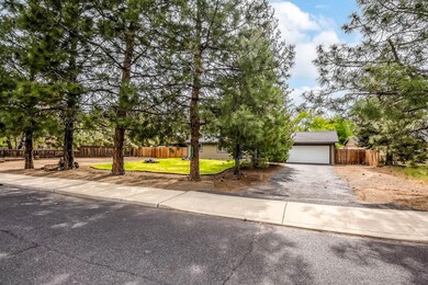 63676 Hunters Cir, Bend, OR 97701 - photo 3