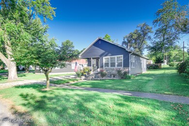 203 W High St, Eldon-02