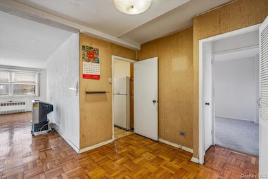 Justice Court unit 2J, Elmhurst, NY 11373 - photo 5