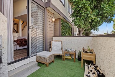 19355 Sherman Way unit 41, Reseda, CA 91335 - photo 2