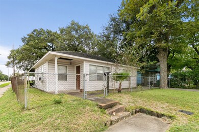 4714 Mcewen St, Houston, TX 77009 - photo 2