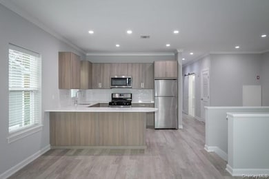 500 Sutton Ct unit 114, Deer Park, NY 11729 - photo 4