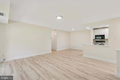 215 Old Forge Crossing unit 215, Devon, PA 19333 - photo 5