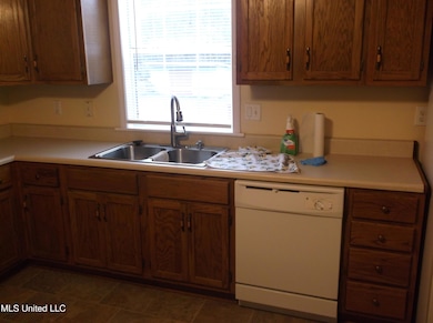 2113 Summit Holmesville Rd, McComb, MS 39648 - photo 4