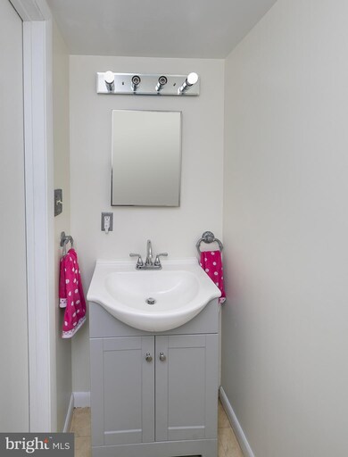 123 Bourbon Ct, Parkville, MD 21234 - photo 6