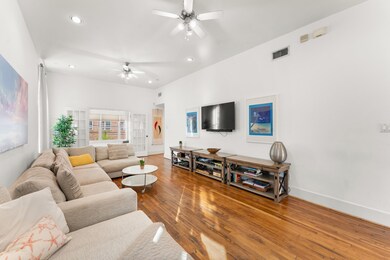 315 Fairview St unit A, Houston, TX 77006 - photo 2