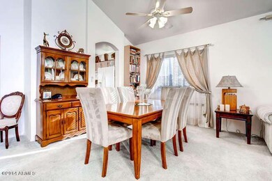 8429 W Willowbrook Drive-small-007-Dinin