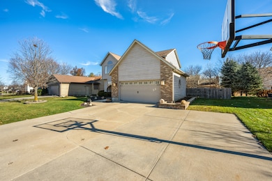 932 Foxpointe Dr, Sycamore, IL 60178 - photo 3