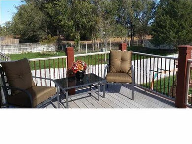 New Composite Deck w/Great Views for Entertaining 