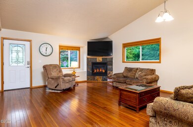 1939 SE Port Dr, Lincoln City, OR 97367 - photo 2