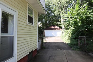 1618 Stirling Ave, Lansing, MI 48910 - photo 2