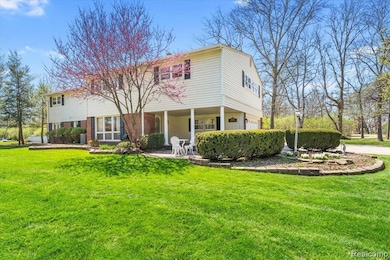 Welcome to 21220 Thorofare Rd, Grosse Ile, MI