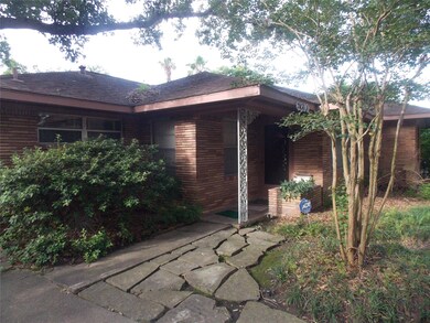 6310 Grovewood Ln, Houston, TX 77008 - photo 2