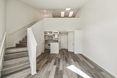 10855 Meadowglen Ln unit 1030, Houston, TX 77042 - photo 4