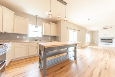 4679 Bayview Dr, Columbus, IN 47203 - photo 6