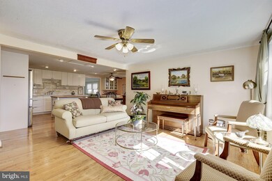 342 Ridge Rd, Washington Grove, MD 20880 - photo 4