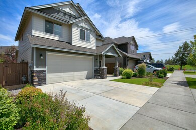 03 Front 21400 Evelyn Pl