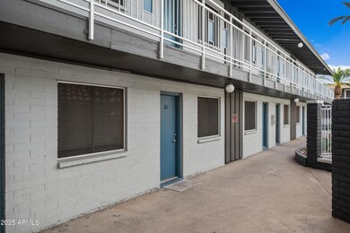 3025 N 32nd St unit 20, Phoenix, AZ 85018 - photo 2
