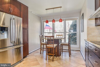 8045 Galla Knoll Cir, Springfield, VA 22153 - photo 5