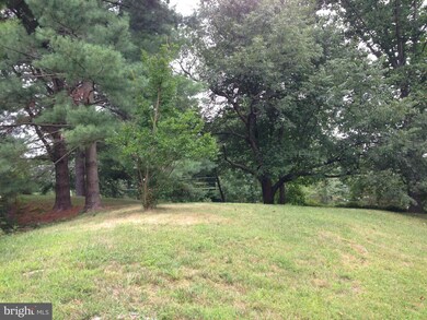 8851 Woodlawn Way, Springfield, VA 22153 - photo 3