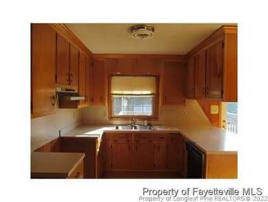 781 Yorkshire Dr, Fayetteville, NC 28314 - photo 5