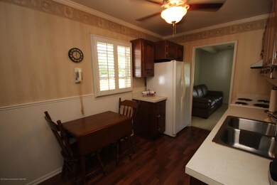 Eat-in Kitchen