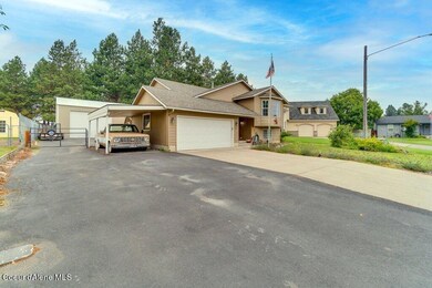 3Front of home.jpg-SMALL