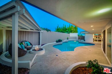 Cabana pool