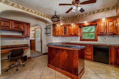 114 Pleasant St, Orange, MA 01364 - photo 3