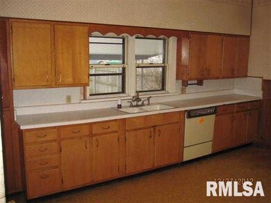 308 Willard Ave, Lincoln, IL 62656 - photo 4