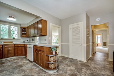201 Heard St, Worcester, MA 01603 - photo 5