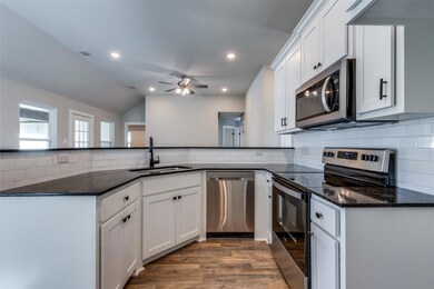 1301 N Sherman St, Ennis, TX 75119 - photo 3