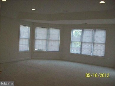 25705 Summerbank Ct, Chantilly, VA 20152 - photo 3