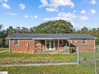 161 Oak St, Boiling Springs, SC 29316 - photo 2